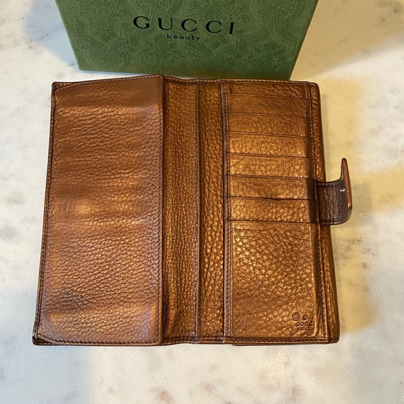 Gucci Soho Metallic Wallet - Picture 8 of 14